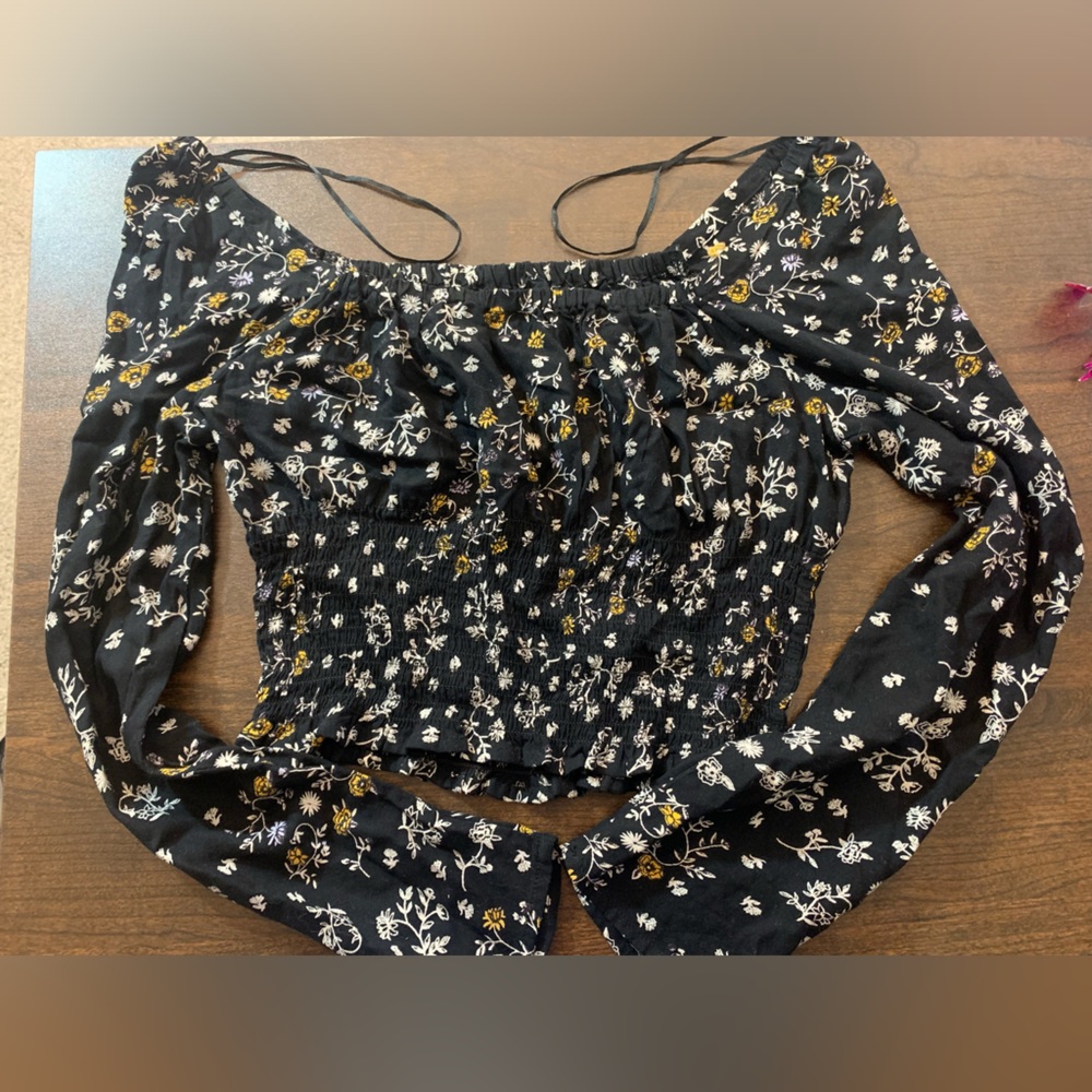 Floral Cropped Long-Sleeve Top (size small) - Japna